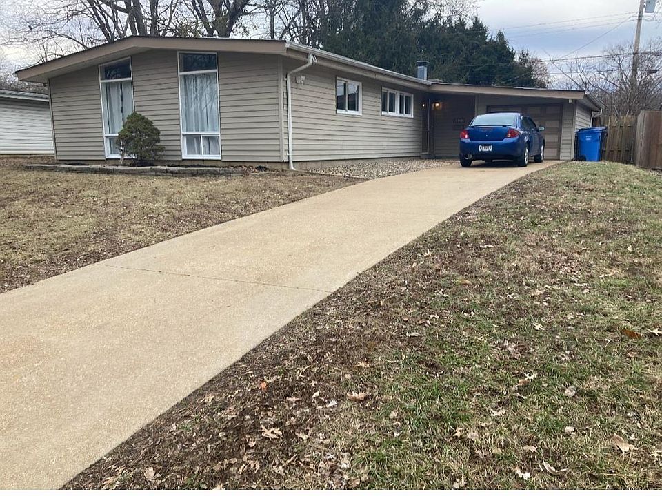 1st image of 990 Robinwood Dr