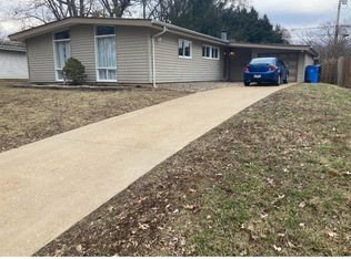 990 Robinwood Dr, Florissant, MO 63033