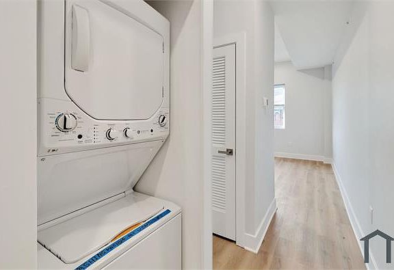 4th image of 1723 Memorial Ave #5