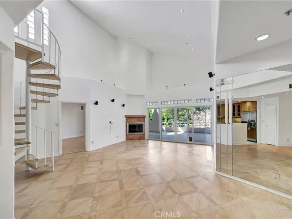 4477 Woodman Ave APT 305, Sherman Oaks, CA 91423
