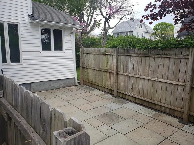 961 E Broadway — Photo 11