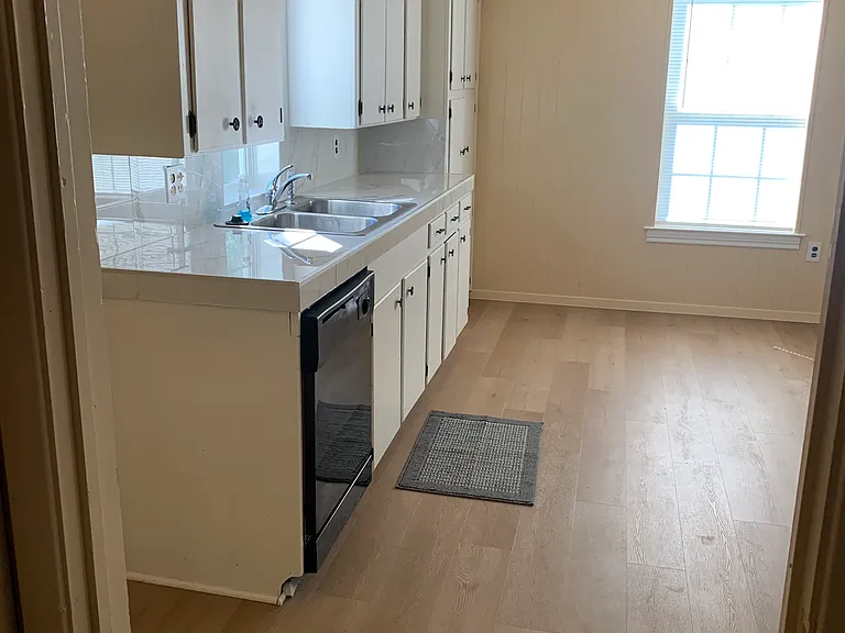 1114 Thorpe Springs Rd — Photo 8