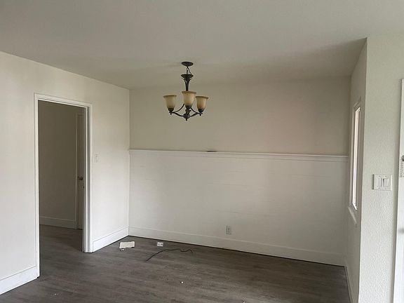3rd image of 115 Crescent Ct