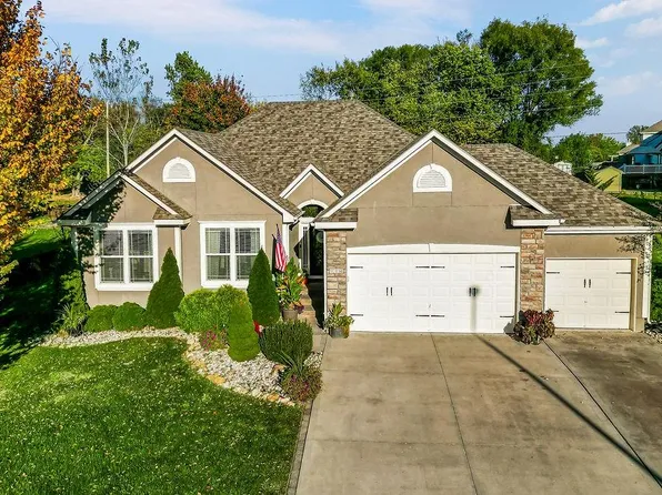 1204 Wiltshire Blvd, Raymore, MO 64083