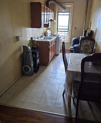 4th image of 55 Orchard St #12010