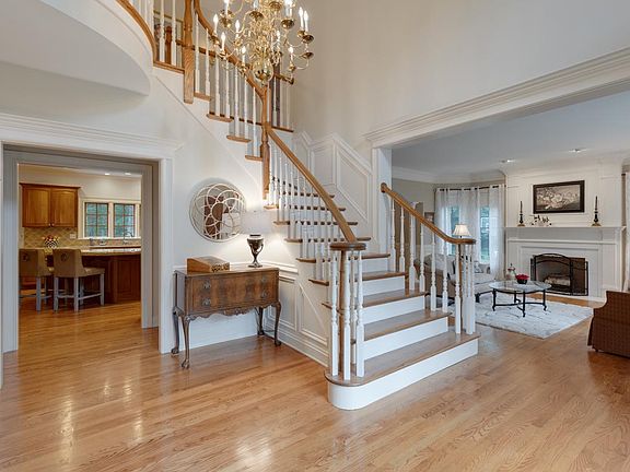 4th image of 3305 Royal Fox Dr