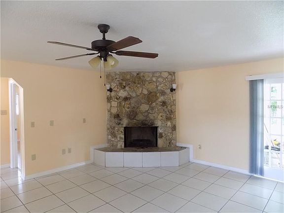 4th image of 8032 Towne Ct