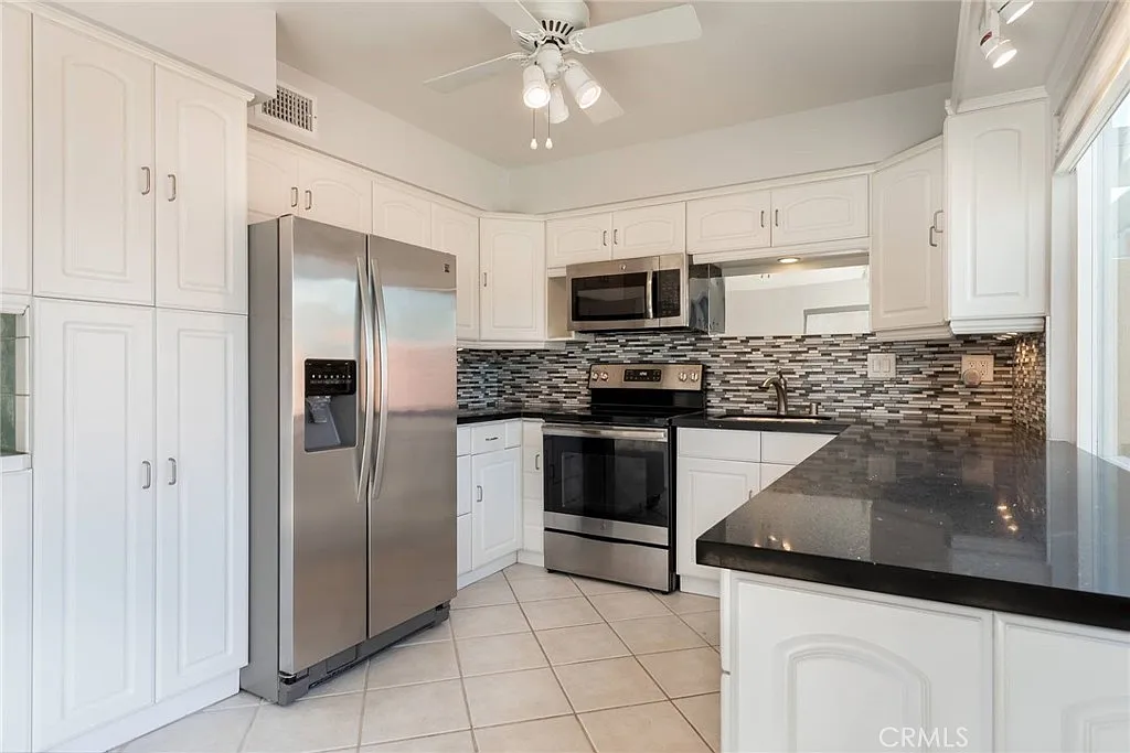 3 bed, 2.5 bath, 1434 sqft, $2,650 — Photo 4