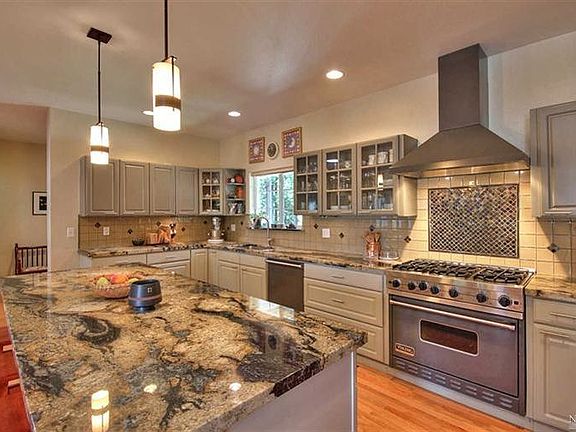 Can we say this home boosts a very attractive kitchen: moder