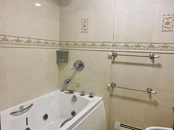 3rd image of 4302 166th St Floor 1