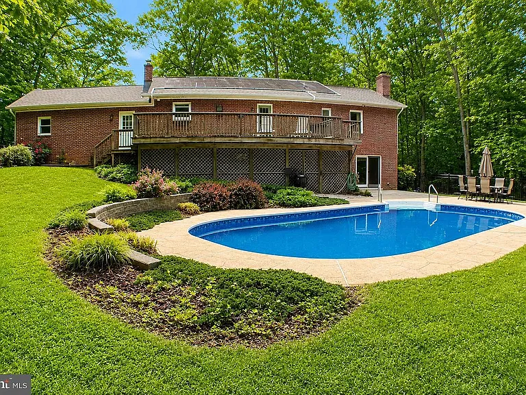 8809 Dove Dr — Photo 3