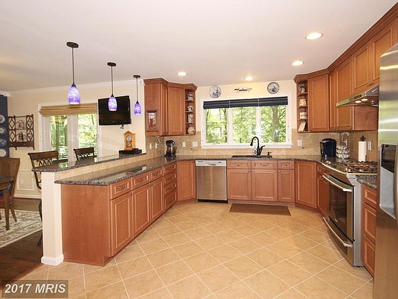 2nd image of 3725 Camelot Dr