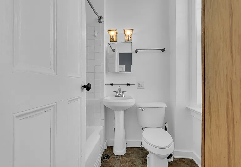 112 E Harris St #404 — Photo 22