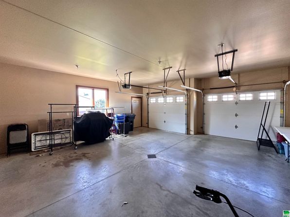 2390 Riviera Rd, Sioux Center, IA 51250