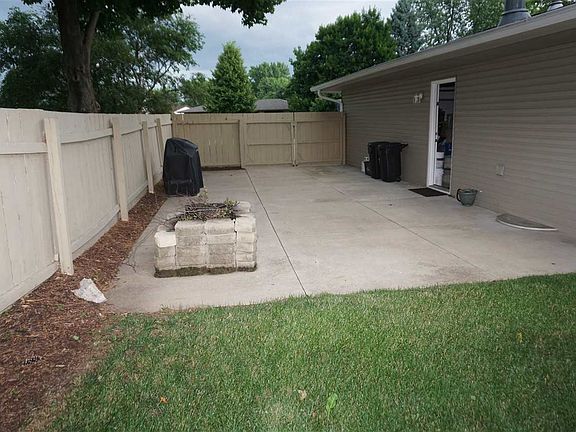3rd image of 8632 Centaur Dr