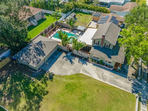 8205 Overlook Pl NE, Saint Petersburg, FL 33702