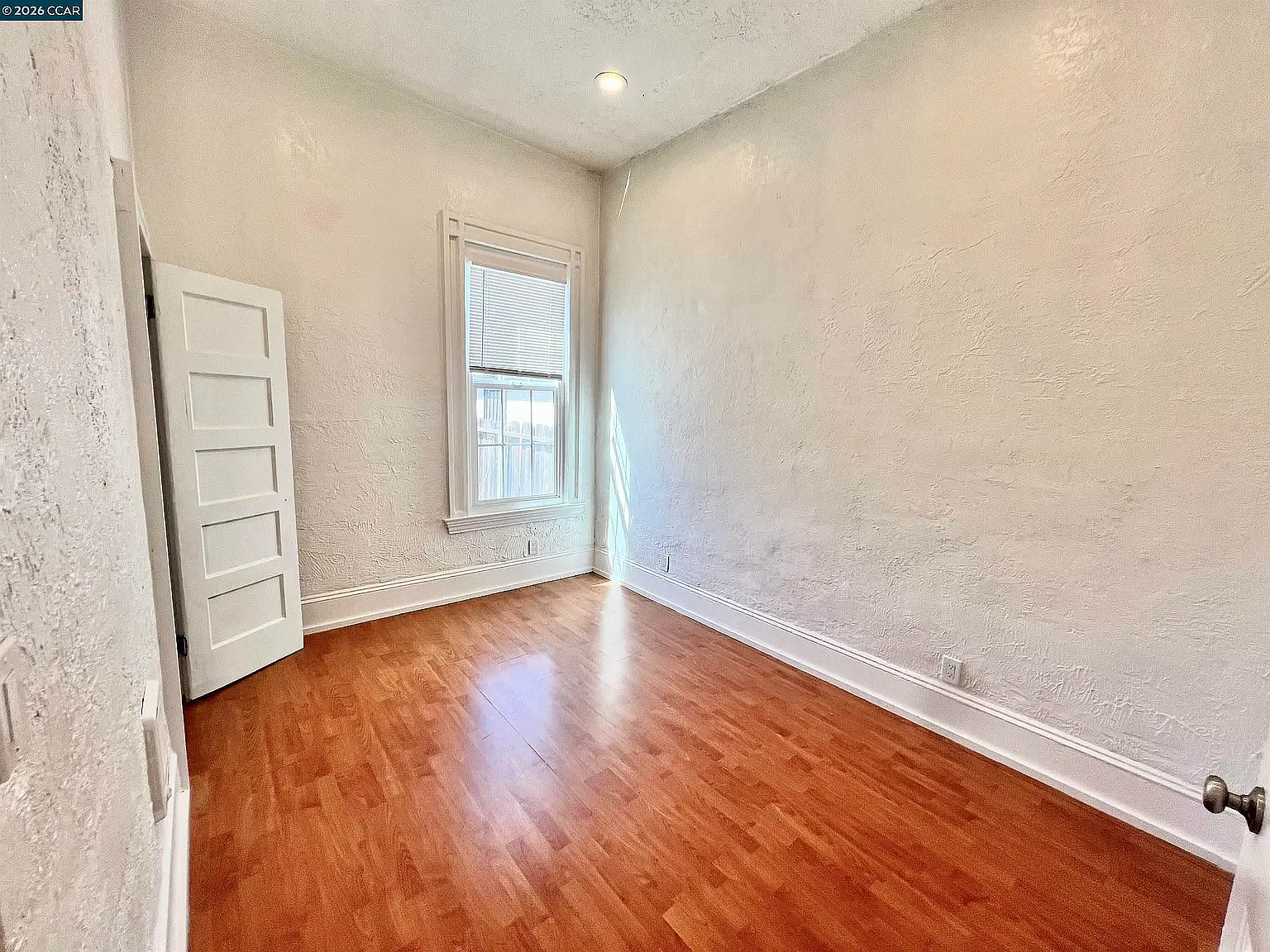 2 bed, 900 sqft, $1,100 — Photo 2