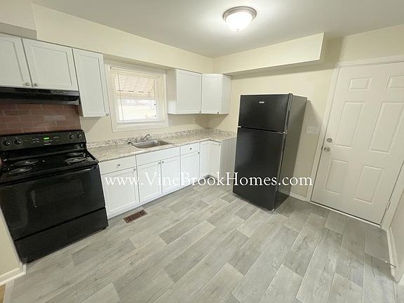 5th image of 518 S West St