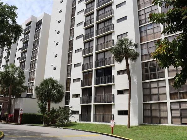 16919 N Bay Rd APT 118, Sunny Isles Beach, FL 33160