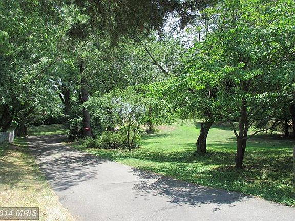 2nd image of 6345 Edgemoor Ln