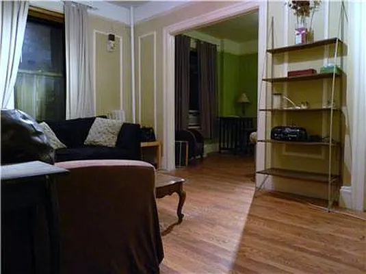 Rented by Siderow Residential Group | media 23