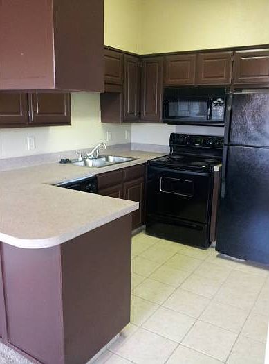 1st image of 400 E Pearl St