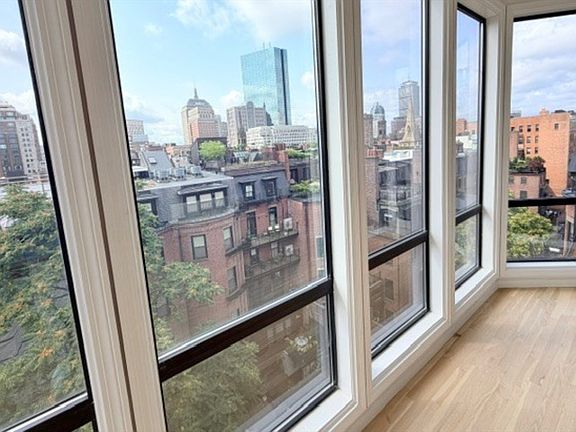 5th image of 113 Beacon St #Penthouse R
