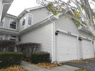 1815 Moore Ct, St Charles, IL 60174