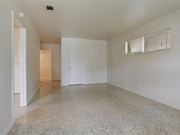 2nd image of 546-48 Dunbar Pl