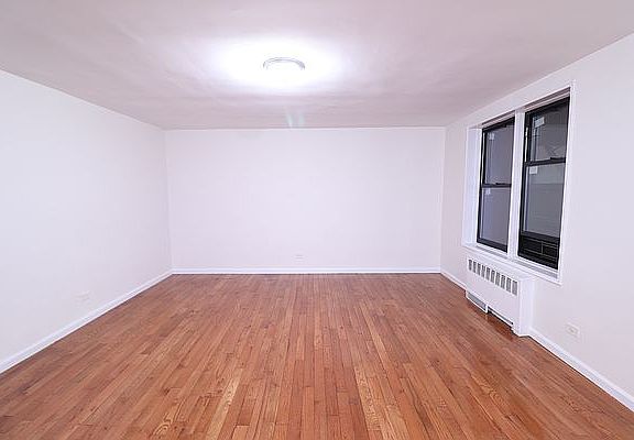 5th image of 14345 Sanford Ave APT 506