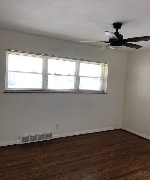 Front bedroom.