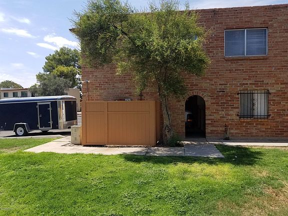 3rd image of 6616 E Calle La Paz