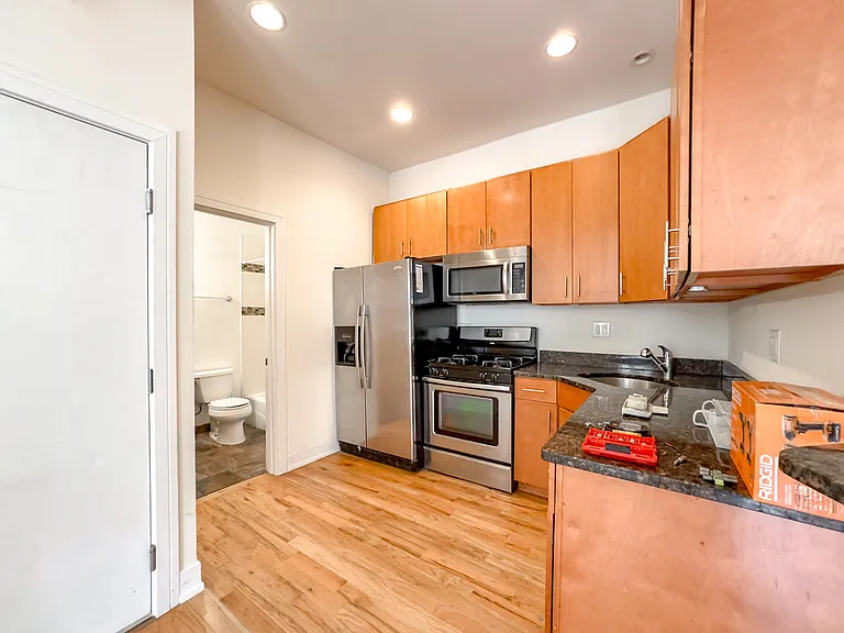 2835 N Damen Ave #R2 — Photo 2