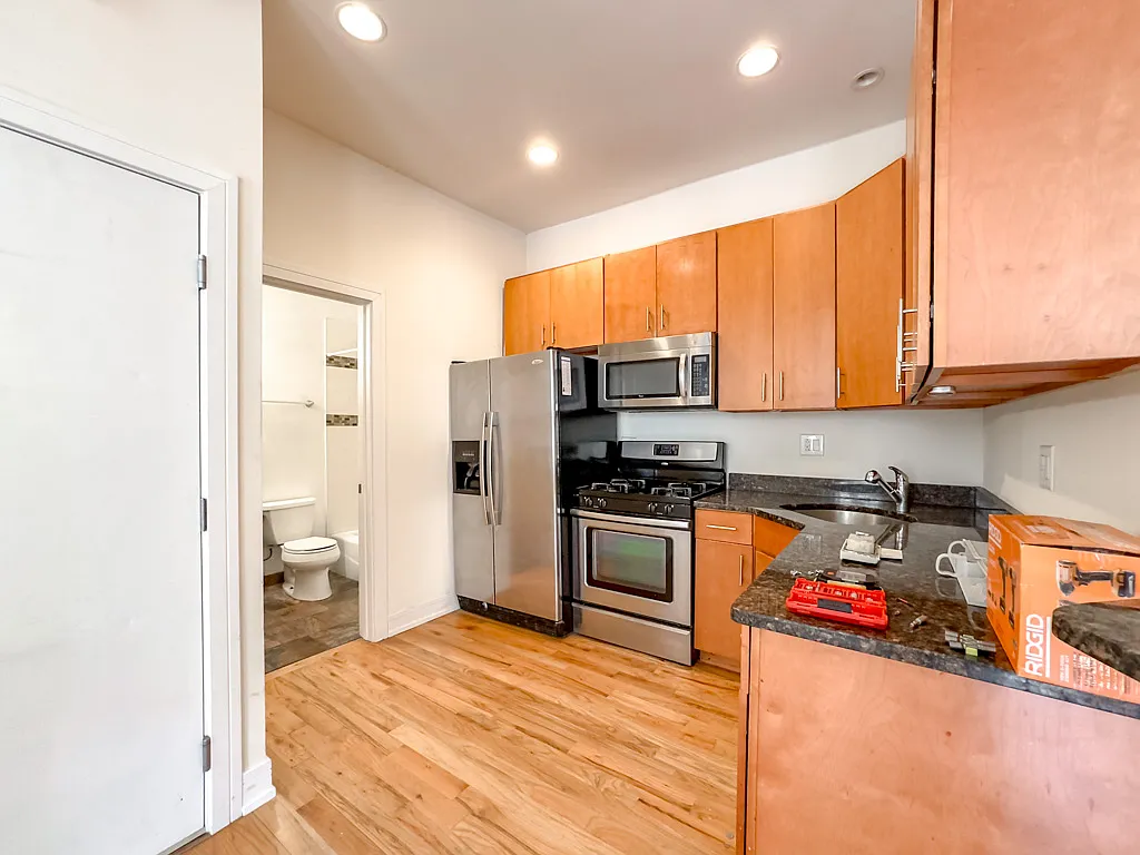 Building Photo - 2835 N Damen Ave #R2