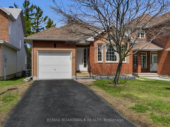 48 Maricona Way, Ottawa, ON K2T 1H2