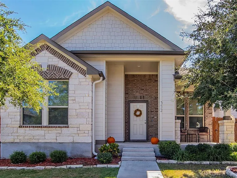 352 S Brook Dr — Photo 1