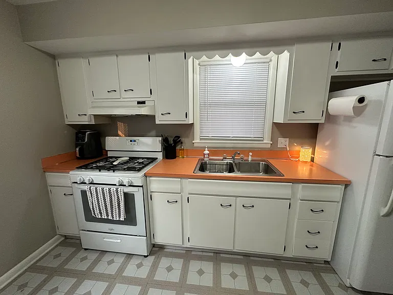 1812 Avenue C — Photo 6