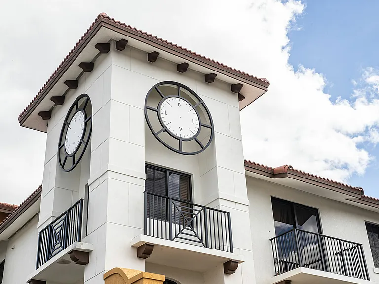 Bella Vista Apartments — Photo 44