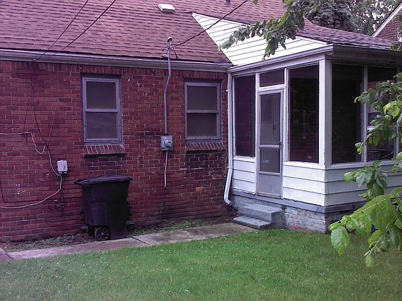 3rd image of 20048 Stansbury St