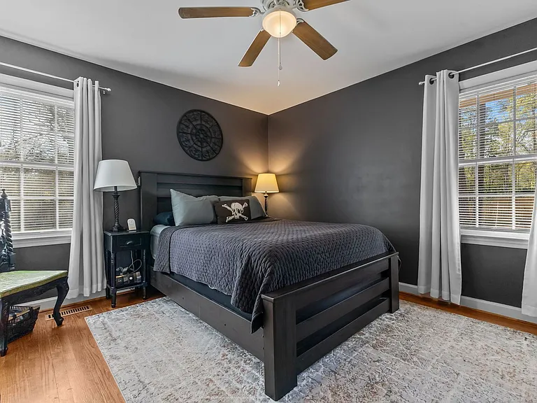 2125 Forest Hills Dr — Photo 24