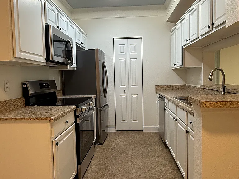 11540 Villa Grand #1218 — Photo 7