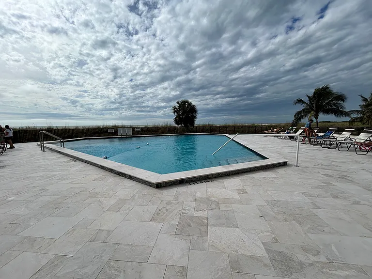 180 Seaview Ct #703 — Photo 37