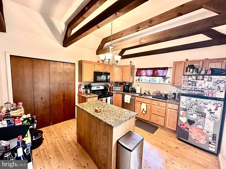 904 Scotia Rd — Photo 11
