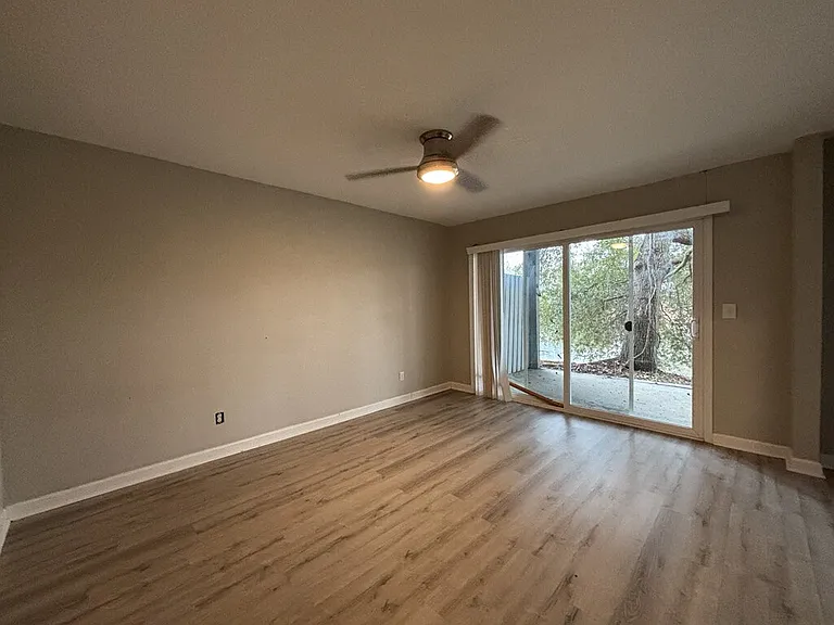 8483 Yadkin Cir #D — Photo 27