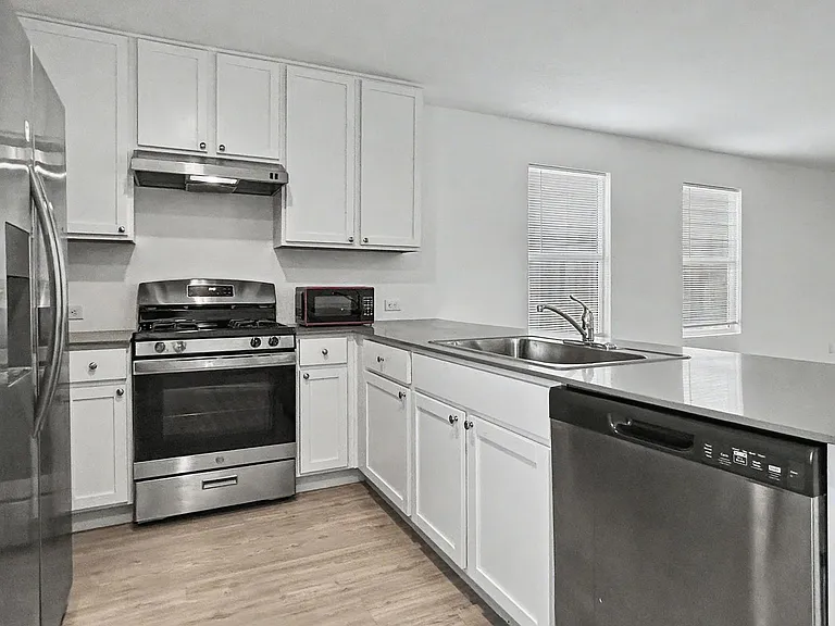 9211 Saint Jerome — Photo 11