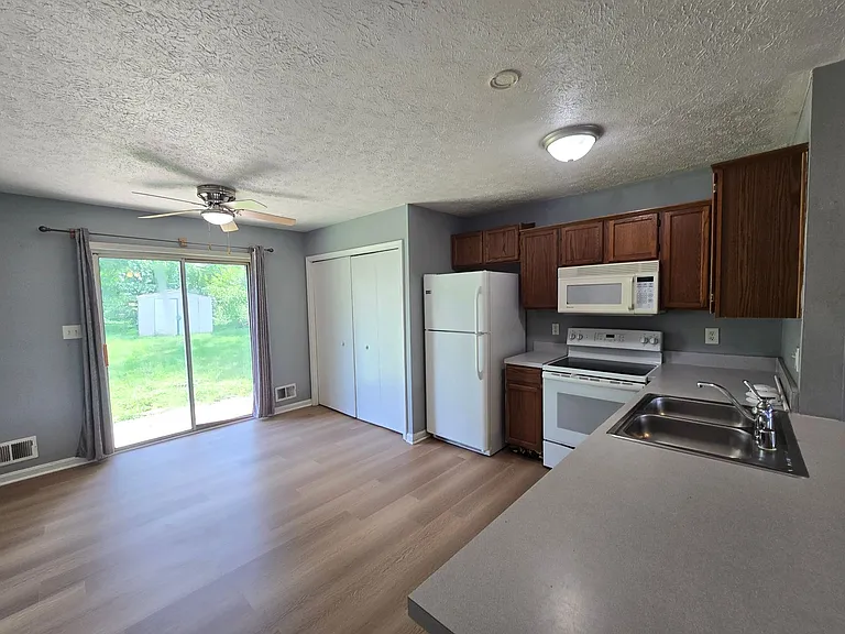 3706 Locust Ave — Photo 7