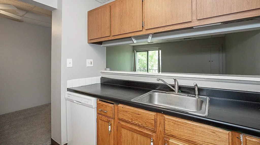 38285 North Lane Willoughby #L202 — Photo 2