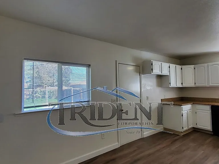 1821 Duplex Sierra Sierra #&-1825 — Photo 7