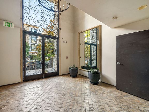 3rd image of 122 N Clark Dr APT 302