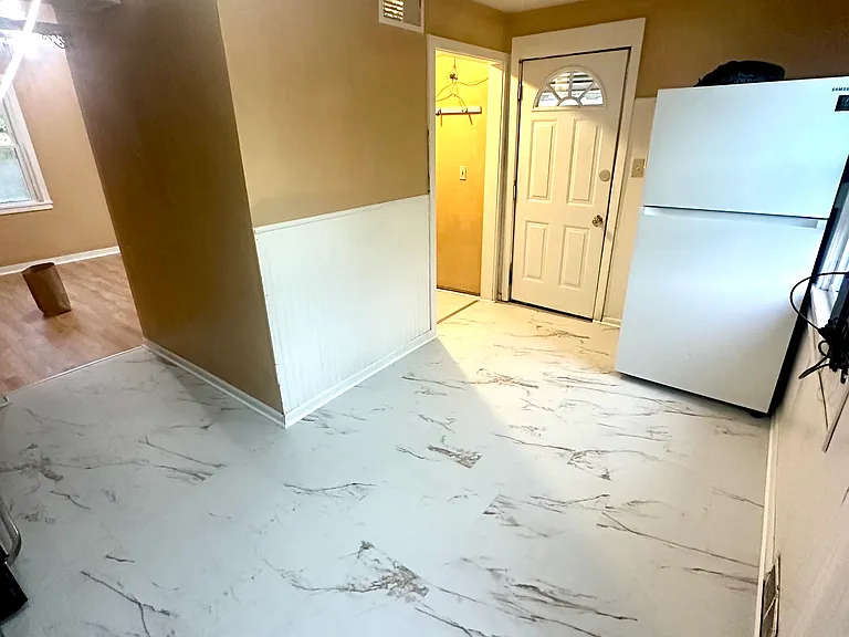 76-80 Thackeray Ct — Photo 1